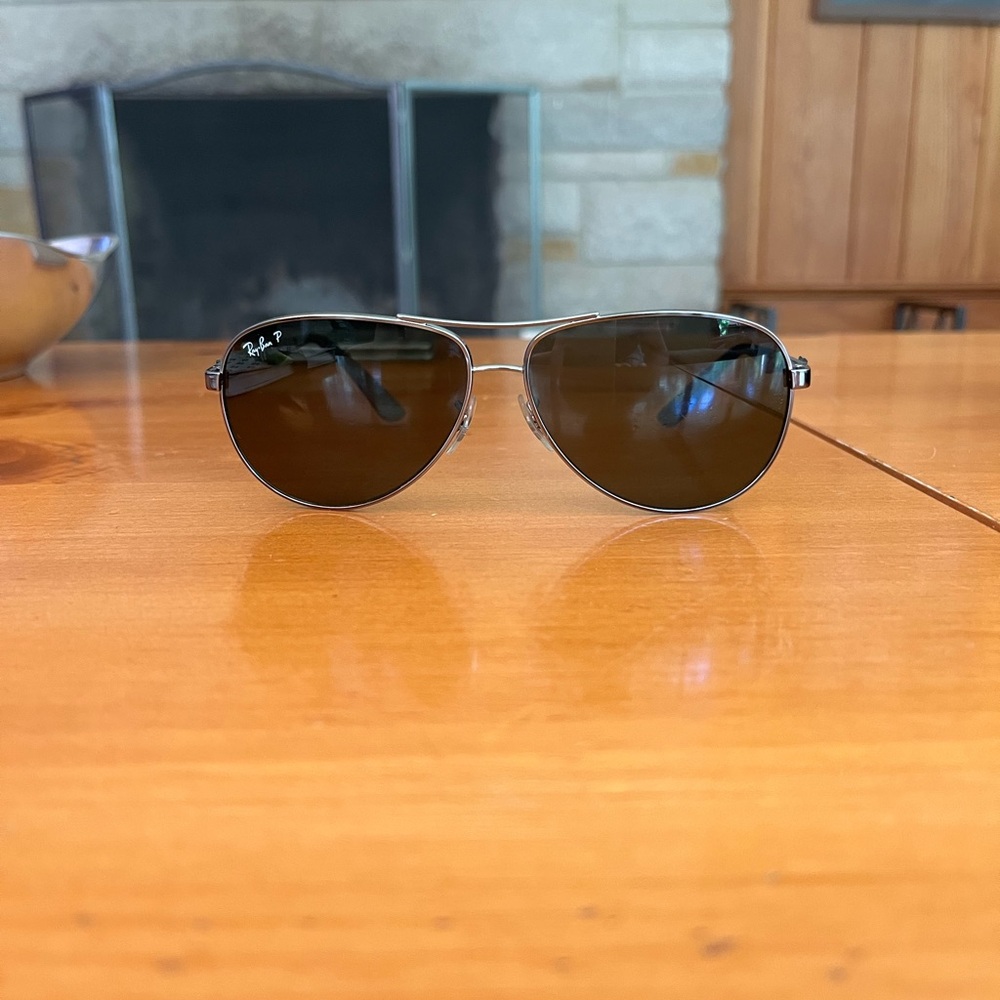 RayBan-P polarized aviator unisex sunglasses.
